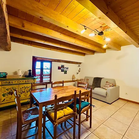 Appartement Au Pied Du Chateau- Parking Wifi Jardin - Clg Savoie Freterive