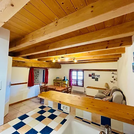 Au Pied Du Chateau- Parking Wifi Jardin - Clg Savoie Appartement
