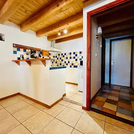 Au Pied Du Chateau- Parking Wifi Jardin - Clg Savoie Appartement