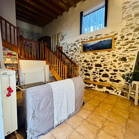 Appartement Au Pied Du Chateau- Parking Wifi Jardin - Clg Savoie Freterive