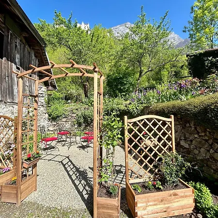 Au Pied Du Chateau- Parking Wifi Jardin - Clg Savoie